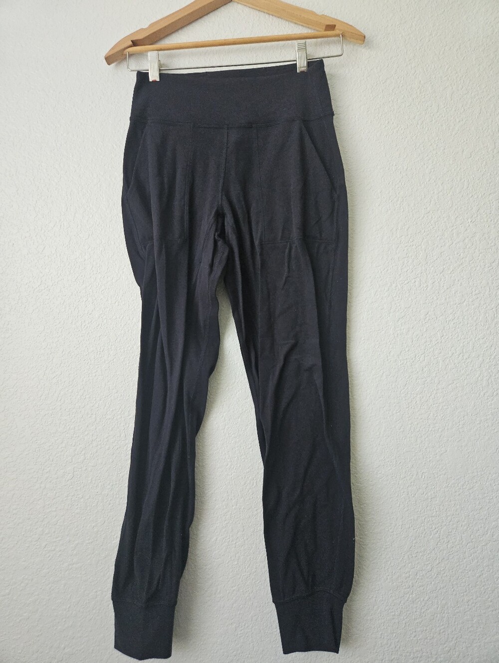 lululemon black joggers, size 4